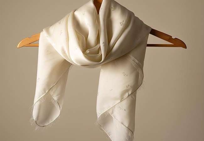 “Silk Fabric: Amazing Uses, Types & Benefits for 2025”